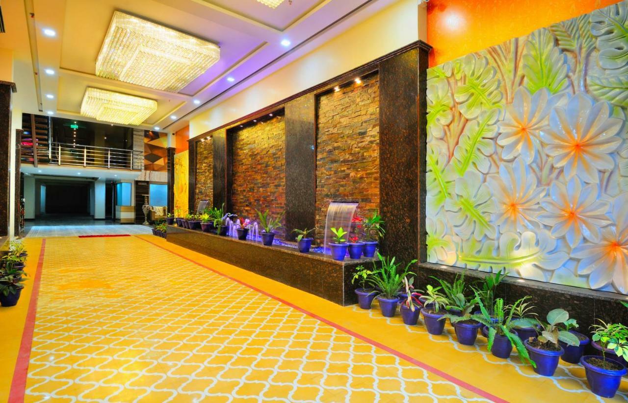 The Grand Uddhav Otel Yeni Delhi Dış mekan fotoğraf