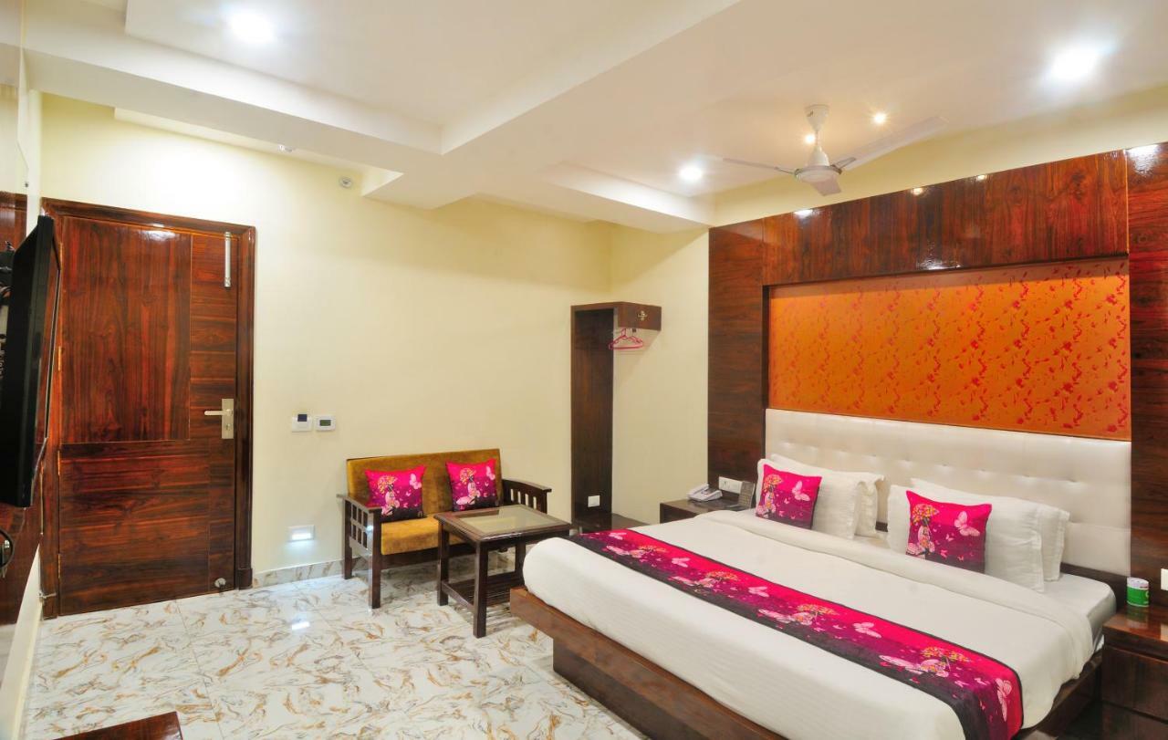 The Grand Uddhav Otel Yeni Delhi Dış mekan fotoğraf