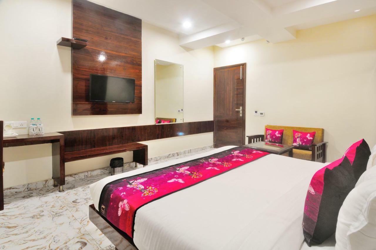 The Grand Uddhav Otel Yeni Delhi Dış mekan fotoğraf